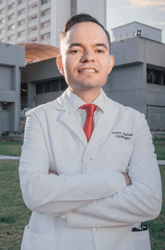 Dr. Arturo Godínez Flores - Cardiólogo cerca de Mexicali Jalisco